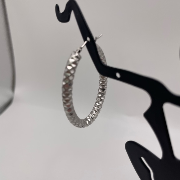 MILOR Italy Diamond-Cut Oval Hoop Earrings 14K White Gold - Picture 3 of 6